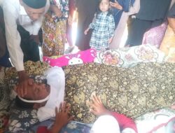 Diduga Penyakit Jantung Sopir Dum Truk Meninggal Dunia Saat Angkut Pasir, Polsek Pringgarata Olah TKP*