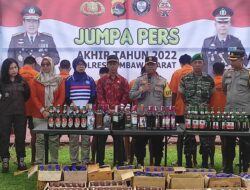 Konferensi Pers Capaian Kinerja Polres Sumbawa Barat Selama 1 Tahun Perlu di Acungi Jempol