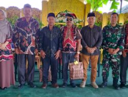 Camat Jonggat Lepas Pegawainya Yang Memasuki Masa Pensiun