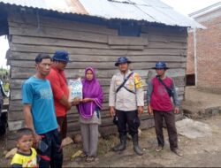 Blusukan Ke Rumah Warga, Polsek Empang Kembali Salurkan Bantuan Sosial Untuk Warga Kurang Mampu