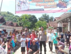 Amankan Lomba Balap Sepatu Roda, Bhabinkamtibmas Air Suning Lakukan Ini