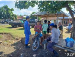 POLAIRUD POLRES KAB DOMPU BONGKAR MUATAN KAPAL DI PELABUHAN CALABAI “