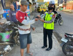 Mulai Abai Prokes, Sat Lantas Res Sumbawa Bagikan Masker*