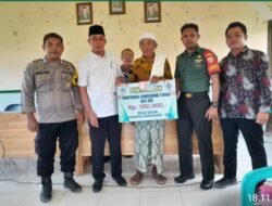 Dampingi Penyaluran BLT-DD, Bhabinkamtibmas Tatar Sampaikan Himbauan