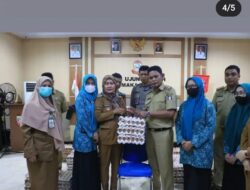 Camat Ujung Tanah Bersama Pengurus TP PKK Lakukan Penyerahan Telur Ayam Kampung dari DP3A Sulsel