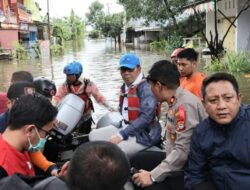Wali Kota Danny Ikut Mengevakuasi Warga Meninggal Dunia dan Bertemu Keluarga Korban di Rumah Duka