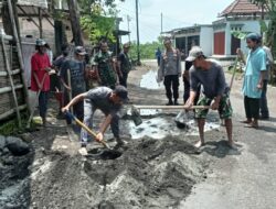 Kapolsek Praya Tengah Berbaur Bersama Warga Gotong Royong Pengecoran Jalan*