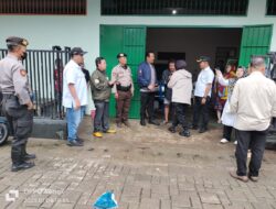 Terkena Angin Kencang, Kalak BPBD Makassar Turun Langsung Salurkan Bantuan Bantuan Logistik