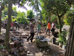 Polsek Jonggat Bersama TNI Lakukan Gotong Royong Bangun Rumah Rukiyah