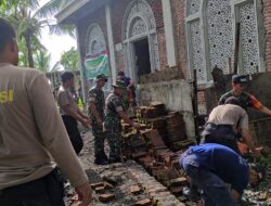 Polsek Praya Tengah Bersama TNI Dan Masyarakat Lakukan Gotong Royong
