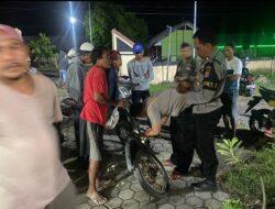 Musibah Kebakaran, Bhabinkamtibmas Kalimango Gotong Royong Bantu Warganya*