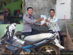 Kapolres KSB Bagikan Paket Sembako Melalui Anggota Bhabinkamtibmas Kepada Warga Desa Binaannya