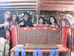 Berkunjung ke UMKM, Akmal Ajak Masyarakat Promosikan Tenun Sekomandi   