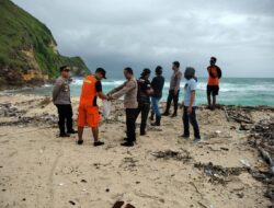 Seorang Pemancing Tebing Jatuh Dan Hilang di Laut Teluk Ujung