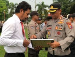 Kapolres Bima AKBP Hariyanto SH, SIK, Pimpin Upacara Pemberian Penghargaan dan PTDH