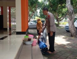Jualan di Masjid Polda NTB, Cendol Inaq Mar selalu diborong habis ‘Komendan’*