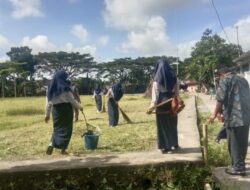 Pemdes Labulia dan SMPN 6 Jonggat Peringati Hari Sampah Nasional “Bersih Bersih Lingkung”