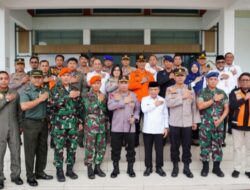 Kapolri Beri Apresiasi Langsung ke TNI yang ‘Berputar’ dan Tim Gabungan Evakuasi Kapolda Jambi