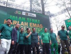 Pererat Persaudaraan, Danny Pomanto Jalan Sehat Bareng Sandiaga Uno