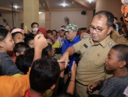 Bahagianya Pengungsi Al Abrar Alauddin Dikunjungi Wali Kota Danny