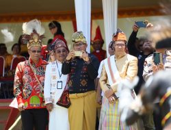 Danny Pomanto Berbaur dengan Masyarakat Toraja Nikmati Parade 110 Tahun IMT