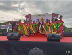 Festival Budaya Ramaikan Suasana Kuta Mandalika Resort, salah satu turis asing bertanya