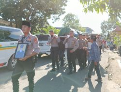 Polres Sumbawa Barat Gelar Upacara Pemakaman Jenazah Aiptu Purn Yarta Jaya