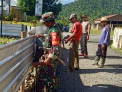 Persiapan Lomba Desa Terintergrasi, Bhabinkamtibmas Lampok Ajak Masyarakat Gotong Royong