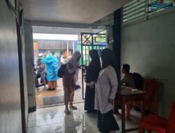 Aktivitas Guru Piket UPT SPF SMPN 2 Makassar, Sambut Siswa di Gerbang Sekolah