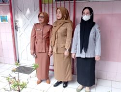 Guru Piket UPT SPF SDN Cendrawasih Makassar, Sambut Siswa di Pintu Gerbang Sekolah