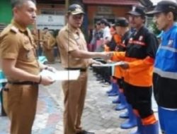 Camat Ujung Tanah Didampingi Sekcam Laksanakan Upacara Bendera Tekankan Kedisiplinan Kerja