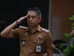 Pimpin Upacara Bendera, Sekcam Ujung Tanah Imbau Kepada Seluruh Jajarannya Tingkatkan Kinerja dan Kedisiplinan