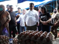 Pastikan Kestabilan Harga Bapok, PJ Gubernur Belanja Sambil Memantau Pasar