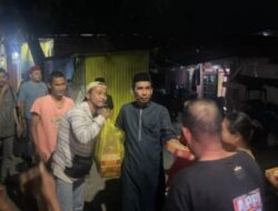 Ketua DPRD Makassar Rudianto Lallo Grebek Sahur Bagikan Ratusan Paket Makanan ke Warga Tidung   