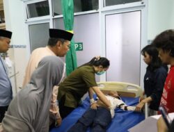 Danny Pomanto Jenguk Korban Tertimpa Reruntuhan Kubah Masjid Ittifaqul Jamaah