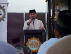 Safari Ramadan, Camat Ujung Pandang Serahkan Bantuan Dana Untuk Masjid