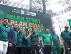 Pererat Persaudaraan, Danny Pomanto Jalan Sehat Bareng Sandiaga Uno