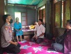 Bantu Warga Binaannya, Bhabinkamtibmas Desa Beru Dampingi Calon Penerima Bantuan Dari Kemensos