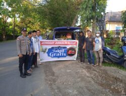 Bersama Kades se-Jongggat JJF Bagi-bagi Takjil