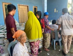 PEMBAGIAN BANTUAN PANGAN BERAS 10 KG YANG BERSUMBER DARI CPP TAHUN 2023 DI DESA PERINA