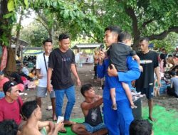 Mengharukan, Bocah 3 Tahun Terpisah Dengan Orang Tuanya Diamankan Anggota Polair Pam Lebaran Ketupat