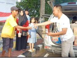 Takjil On The Road” Sasar Tukang Parkir, Petugas Kebersihan dan Warga Miskin