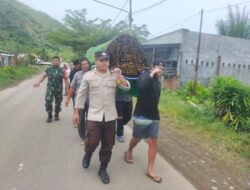 Melayat Ke Rumah Warga Binaannya, Bhabinkamtibmas Sekongkang Bawah Sampaikan Ini