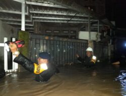 Aksi Heroik Team SAR Batalyon C Pelopor Satuan Brimob Polda  NTB, Bantu Evakuasi Korban Banjir di Kota Bima