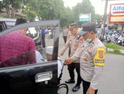 Polsek Selaparang Berikan Pengamanan  Pemakaman Almarhum TGH. Ahyar Abduh