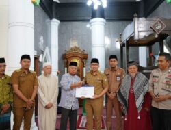Melalui Camat Rappocini, Pemkot Makassar Berikan Bantuan Hibah Tahun 2023 Ke Masjid Toddopuli