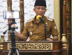 Camat Tallo Bersama Sekdis PU Serahkan Bantuan Hibah dari Pemkot Makassar Rp 50 Juta Kepada Pengurus Masjid Almukhlisin