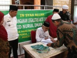 Kecamatan Ujung Tanah Lakukan Penandatangan Akta Ikrar Wakaf Di Masjid Nurul Imam Totaka