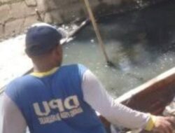Satgas Drinase DPU Makassar Kembali Bersihkan Sampah di Kanal Al-Markas   