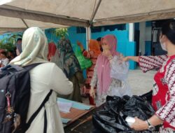 Ramadhan Berbagi, UPT SPF SMPN 22 Makassar Bagi-bagi Takjil ke Pengguna Jalan